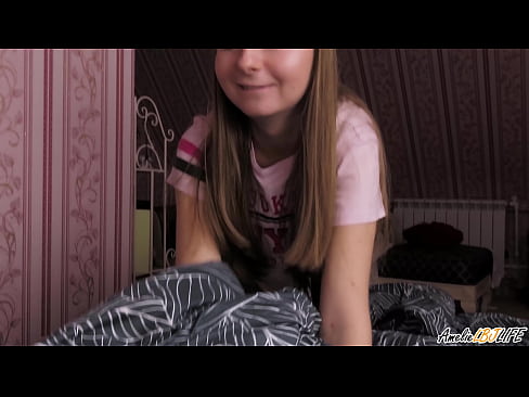 ❤️ Blondie ດູດ BFF ຂອງນາງຢ່າງເລິກເຊິ່ງແລະໄດ້ຮັບຄວາມຫມັ້ນຢູ່ໃນປາກຂອງນາງ ❌ ວິດີໂອເພັນ ຢູ່ພວກເຮົາ ❤